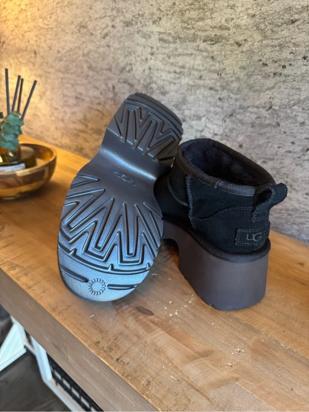 NEW UGG Classic Ultra Mini New Heights Boot - Size 8